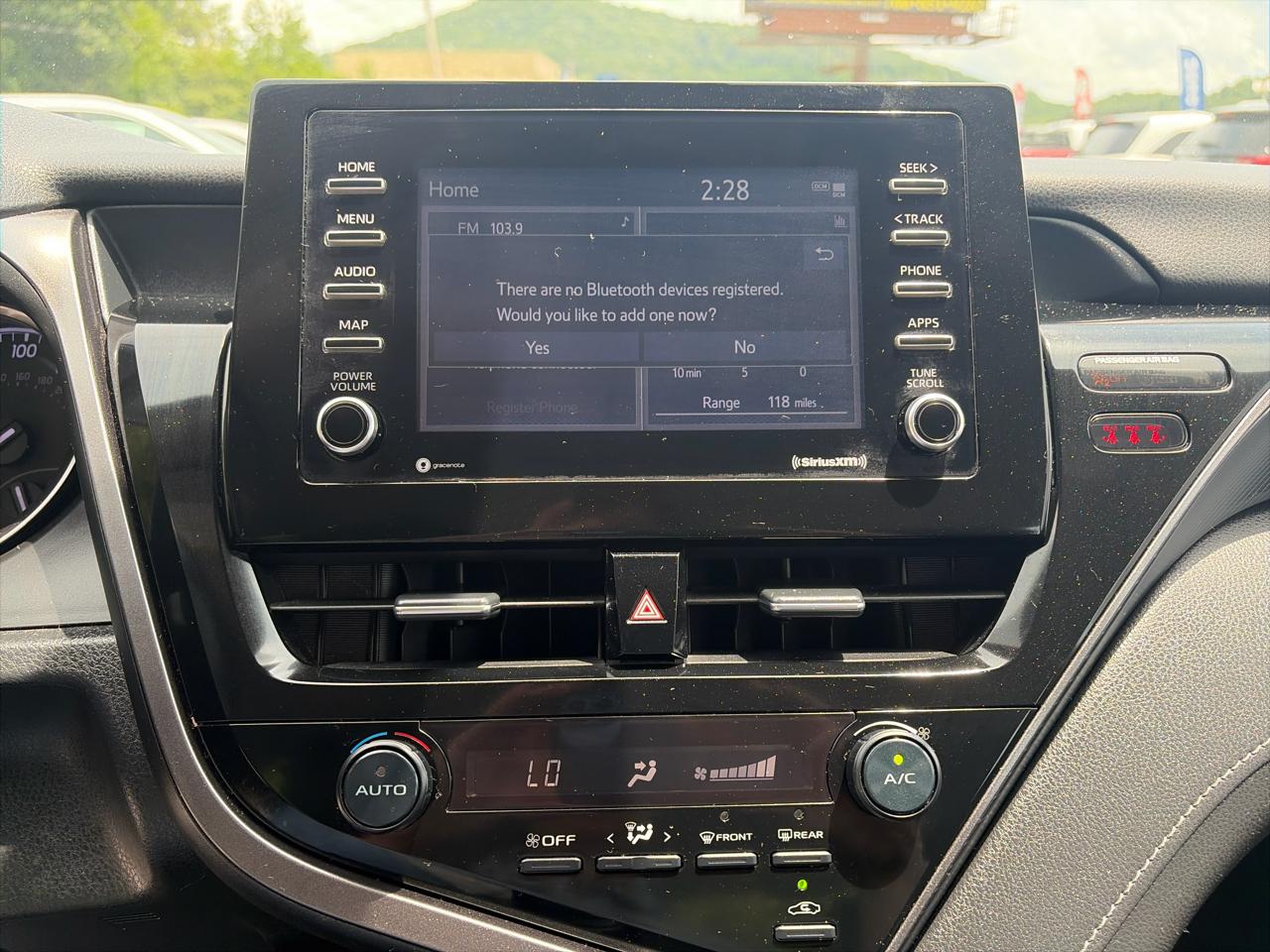 Toyota Camry SE Auto (Natl) 2021