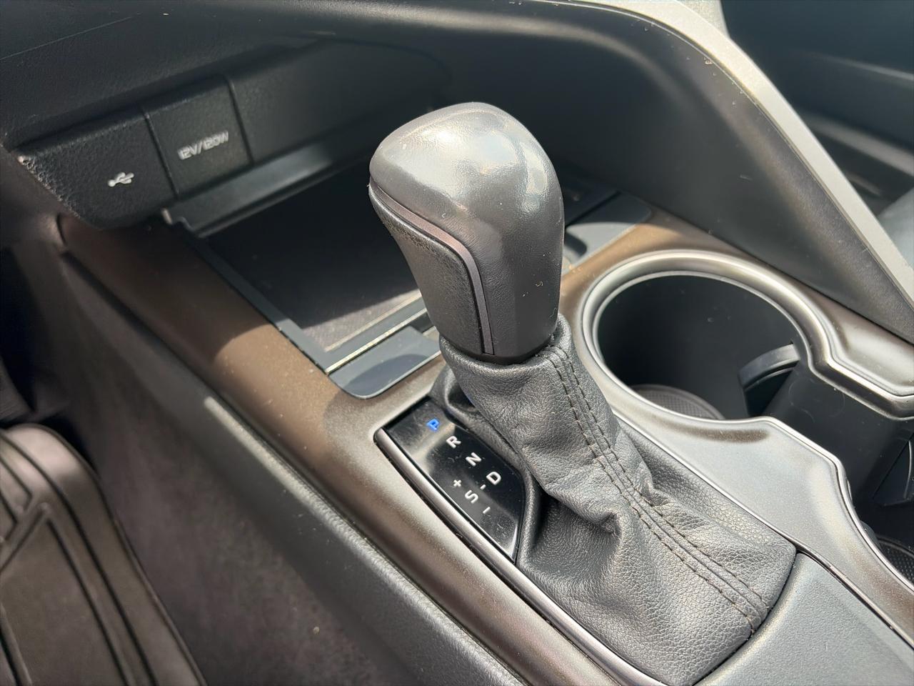 Toyota Camry SE Auto (Natl) 2021