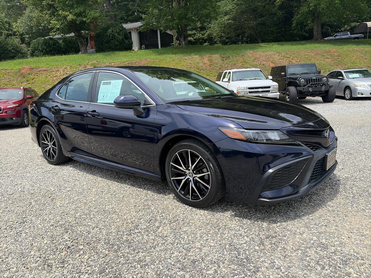 Toyota Camry SE Auto (Natl) 2021