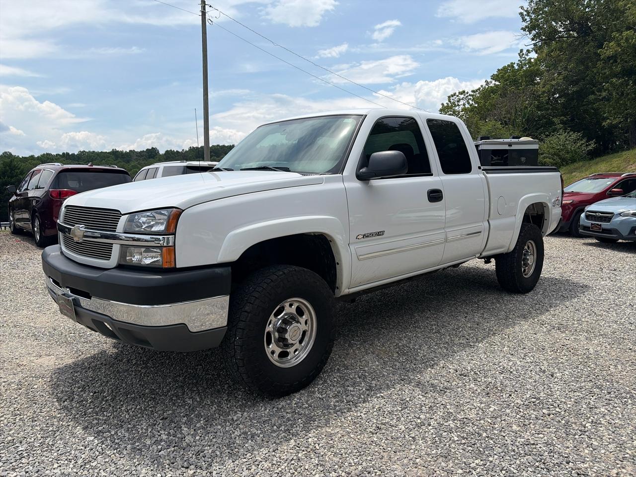 Chevrolet Silverado 2500HD Ext Cab 143.5" WB 4WD LS 2004