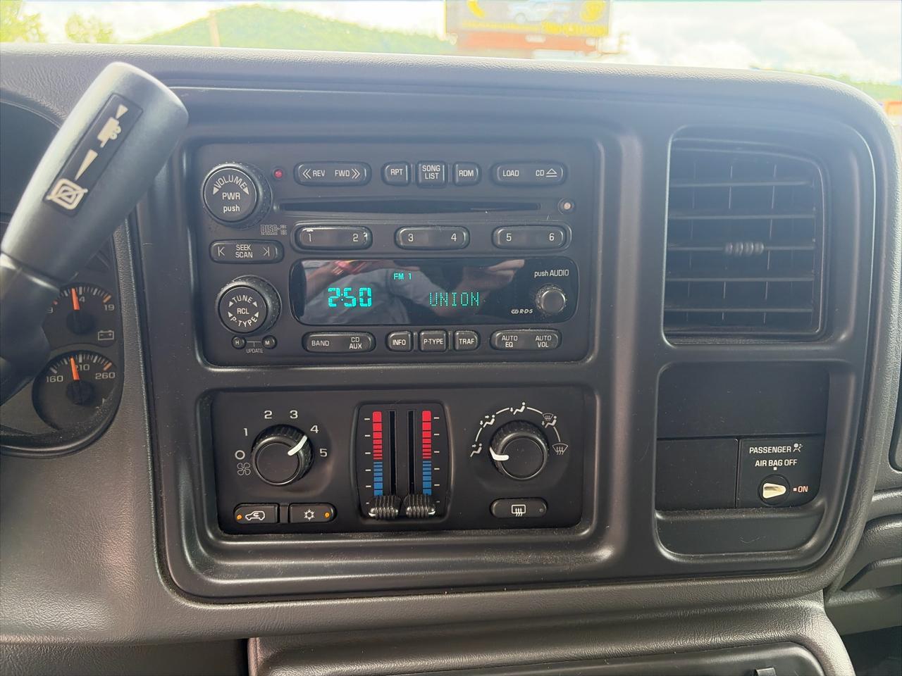 Chevrolet Silverado 2500HD Ext Cab 143.5" WB 4WD LS 2004