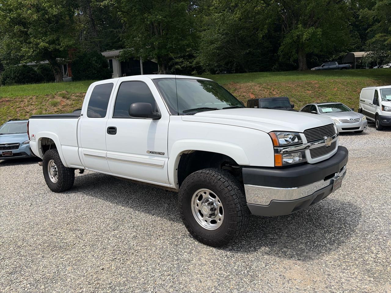 Chevrolet Silverado 2500HD Ext Cab 143.5" WB 4WD LS 2004