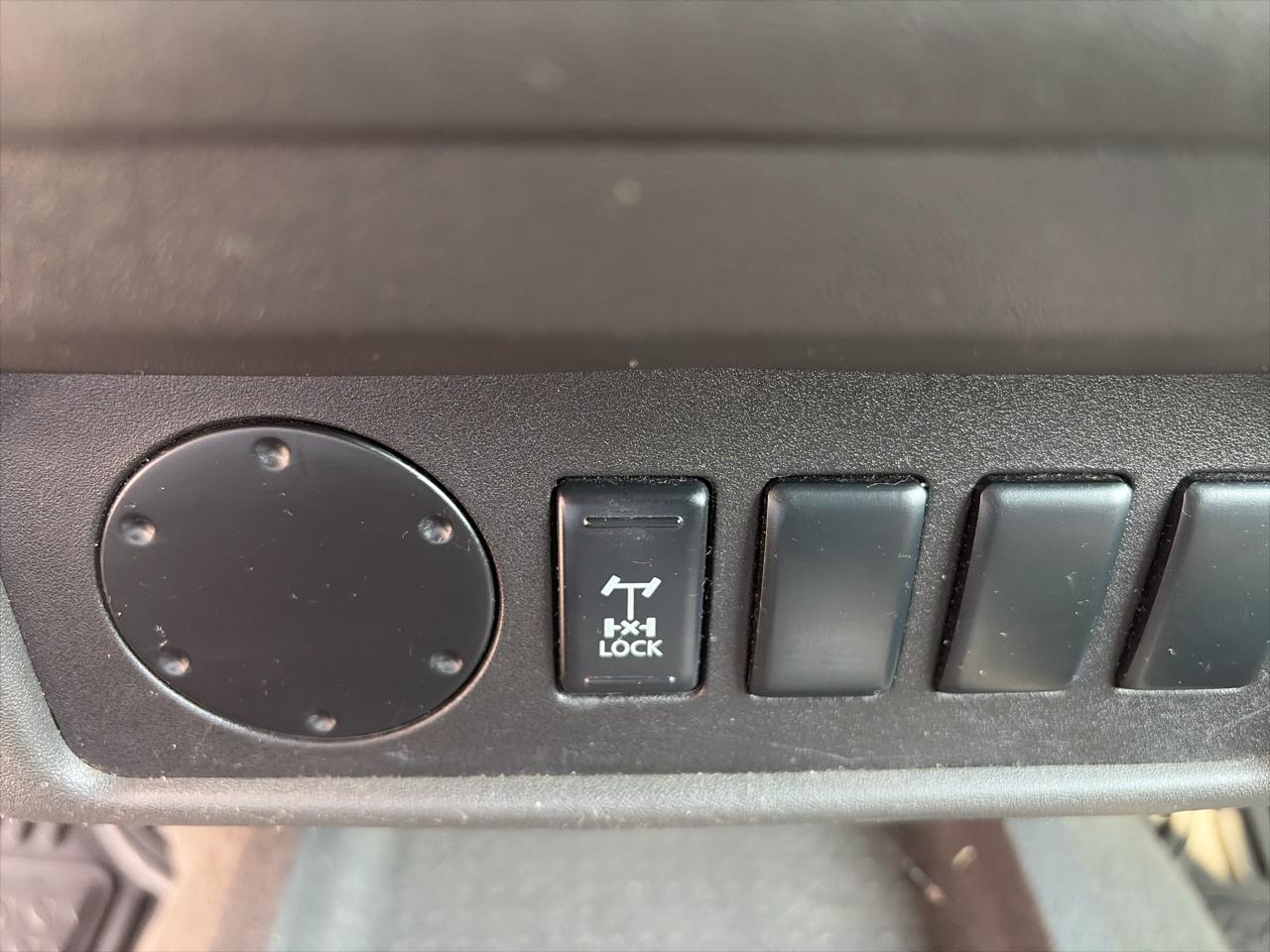 Nissan Frontier 2WD Crew Cab SWB Auto Nismo 2007