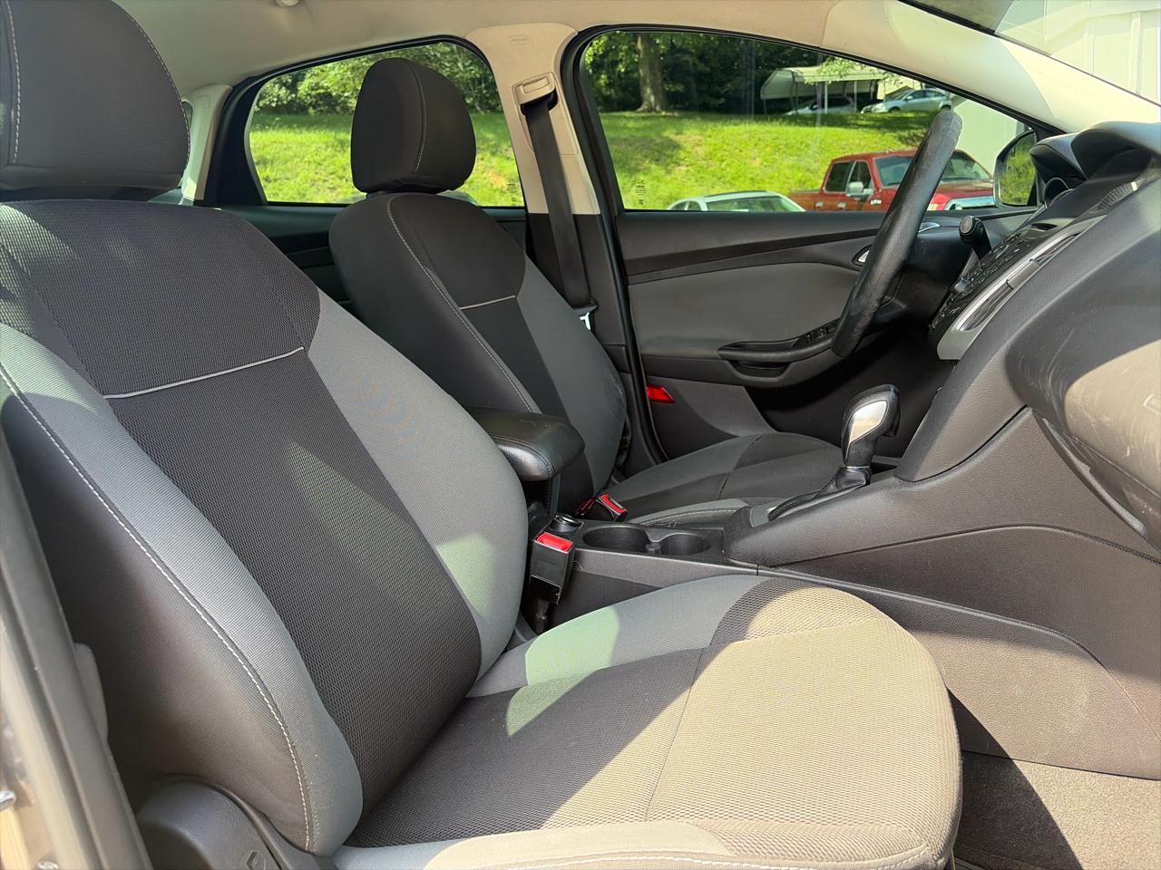 Ford Focus 4dr Sdn SE 2014