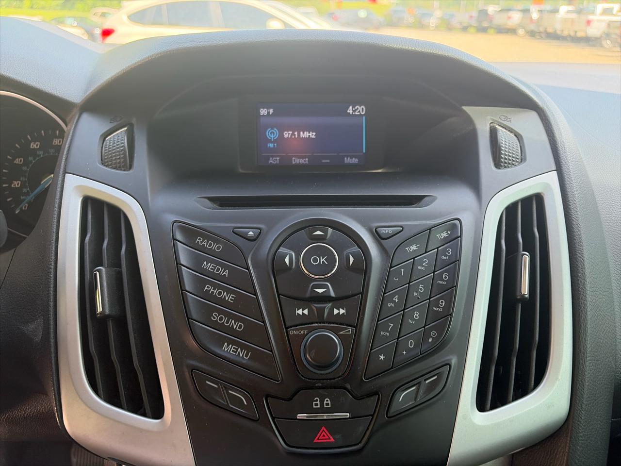 Ford Focus 4dr Sdn SE 2014