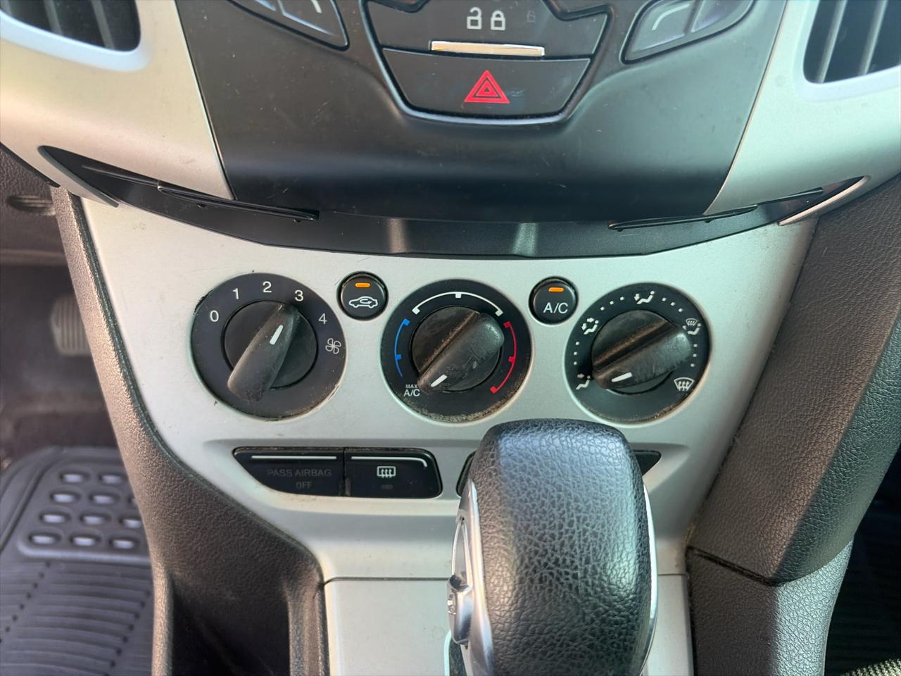 Ford Focus 4dr Sdn SE 2014