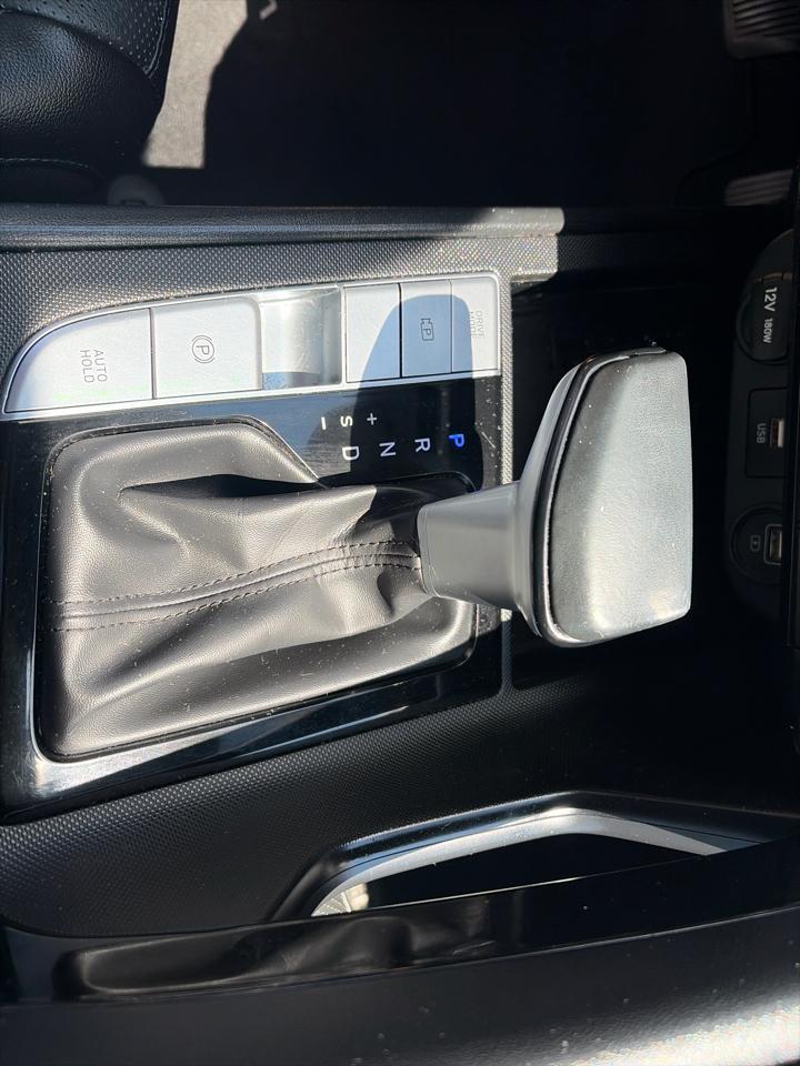 Hyundai Elantra Hybrid Limited DCT 2023