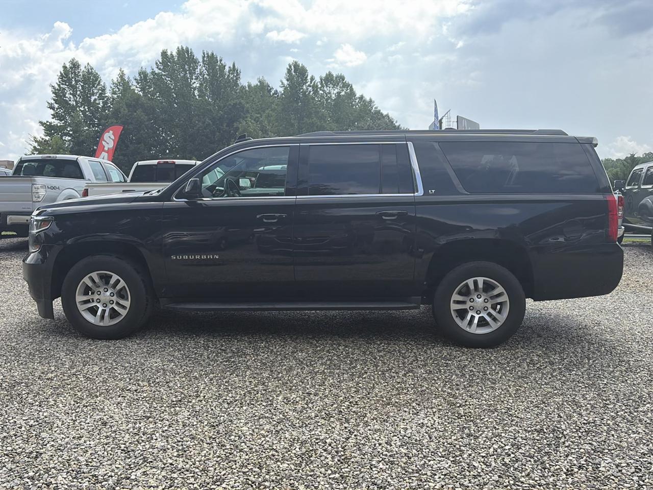 Chevrolet Suburban 4WD 4dr 1500 LT 2019