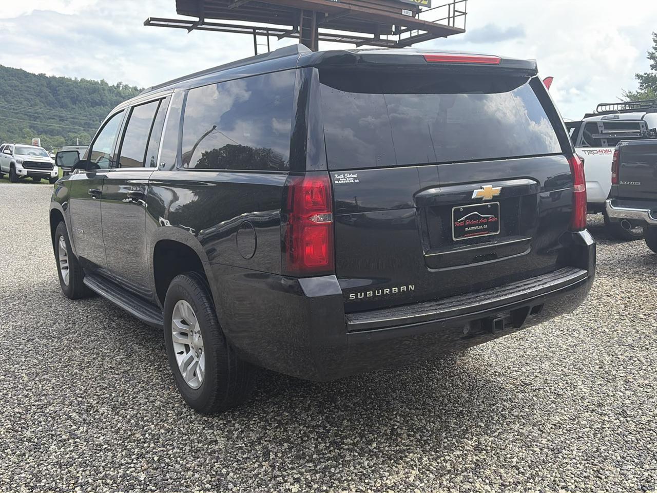 Chevrolet Suburban 4WD 4dr 1500 LT 2019