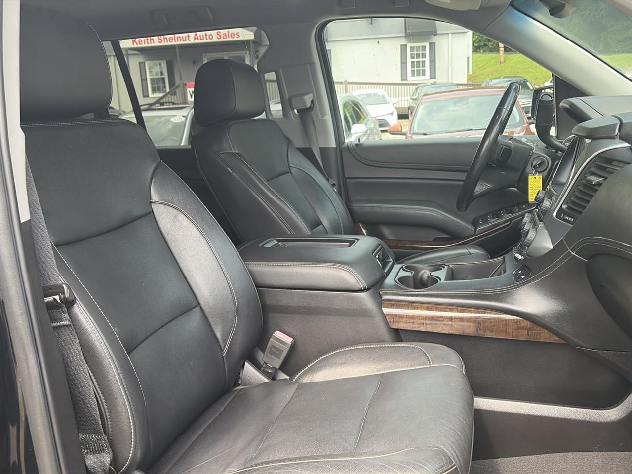 Chevrolet Suburban 4WD 4dr 1500 LT 2019