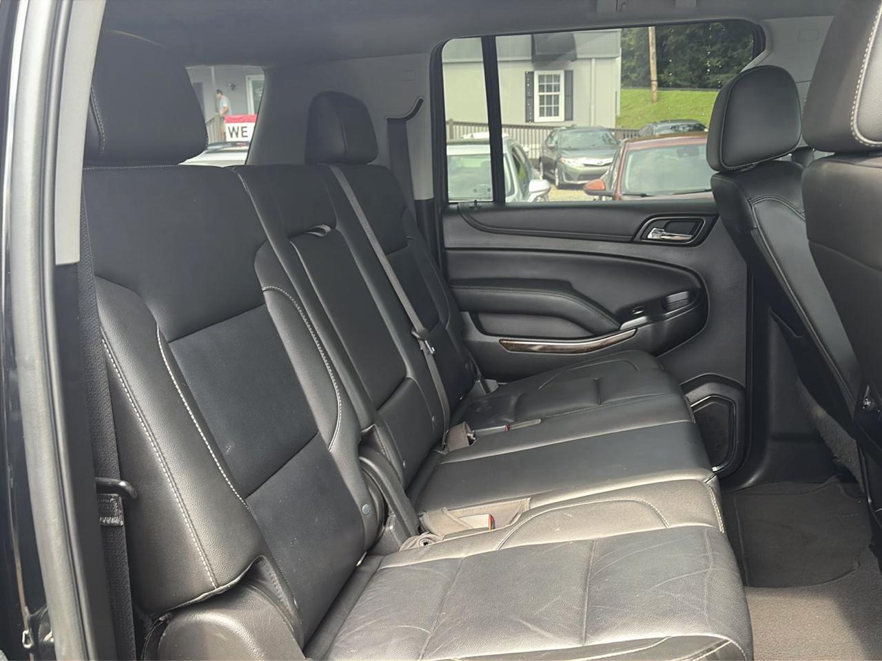 Chevrolet Suburban 4WD 4dr 1500 LT 2019