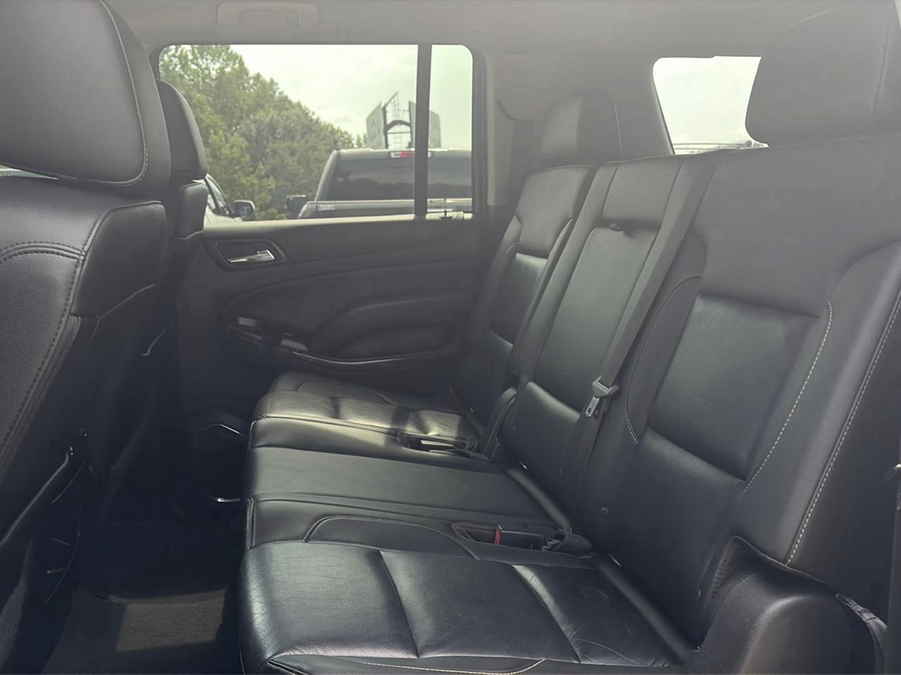 Chevrolet Suburban 4WD 4dr 1500 LT 2019