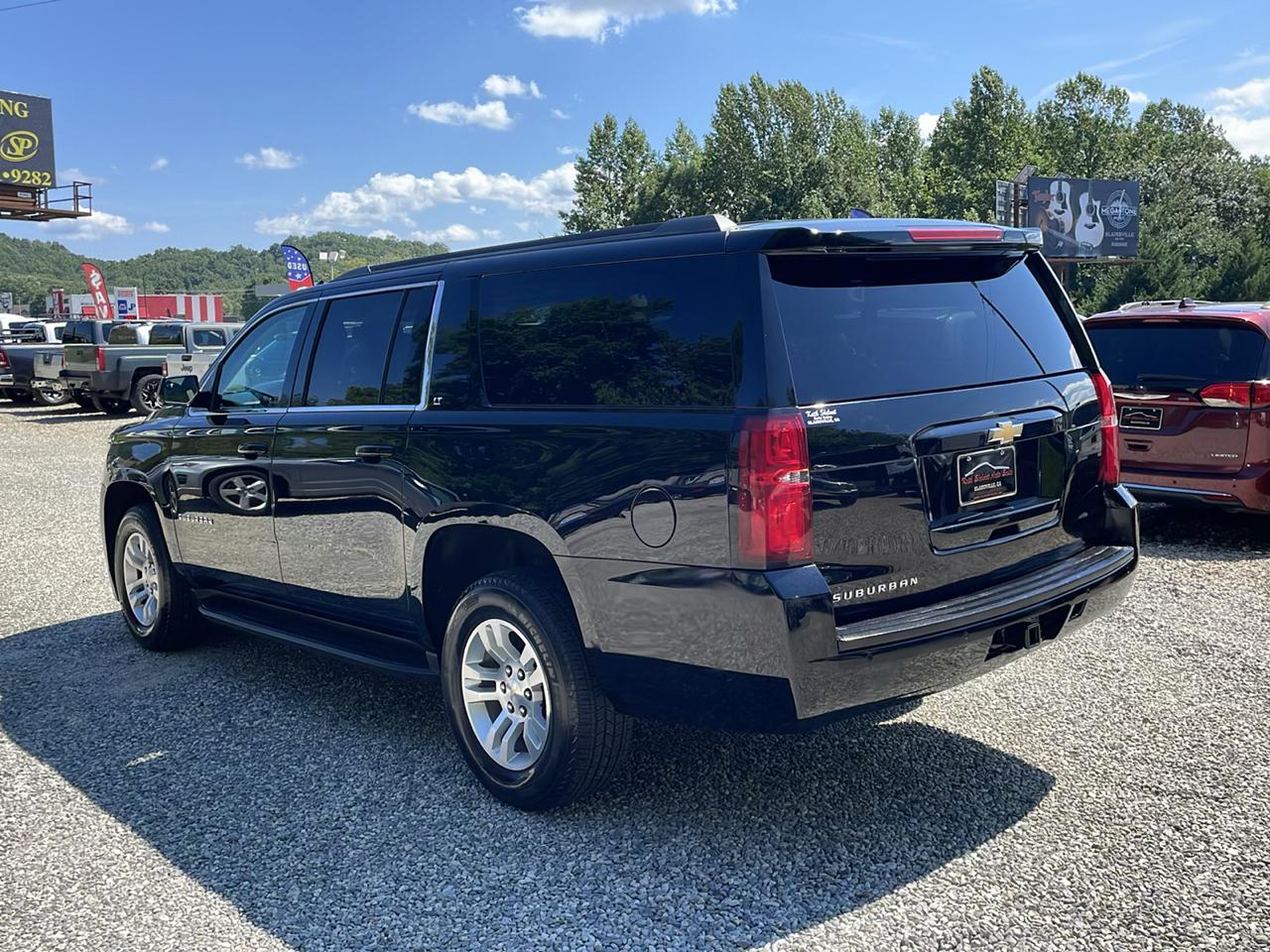 Chevrolet Suburban photo 5