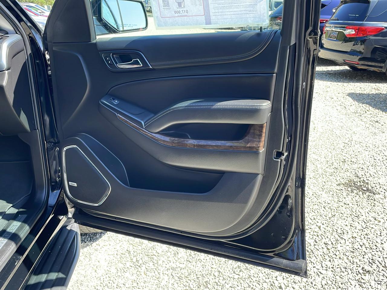 Chevrolet Suburban photo 8