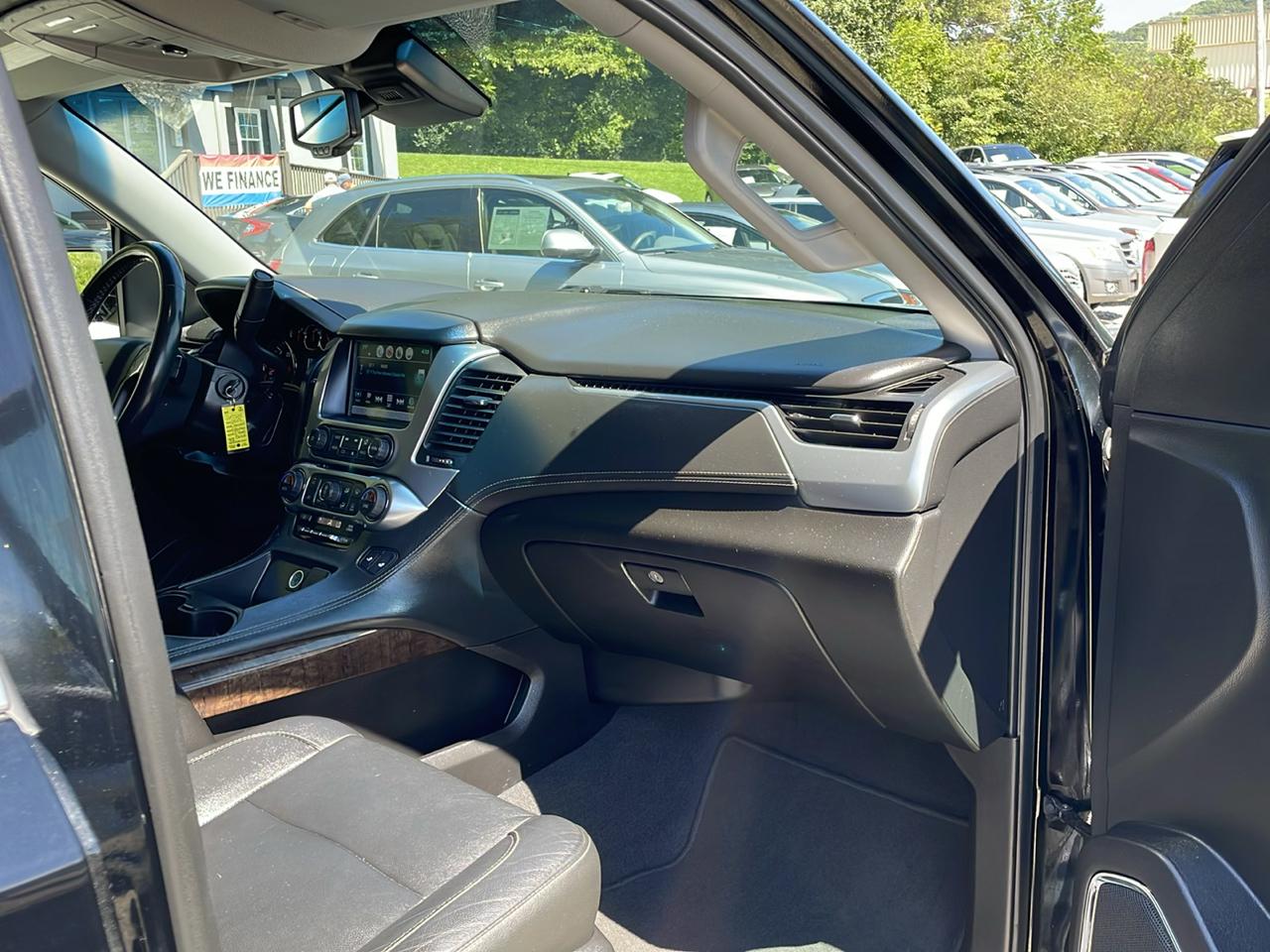 Chevrolet Suburban photo 9