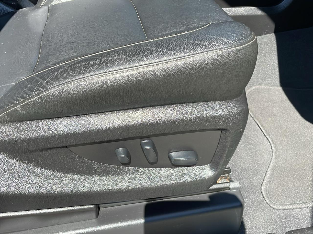 Chevrolet Suburban photo 11
