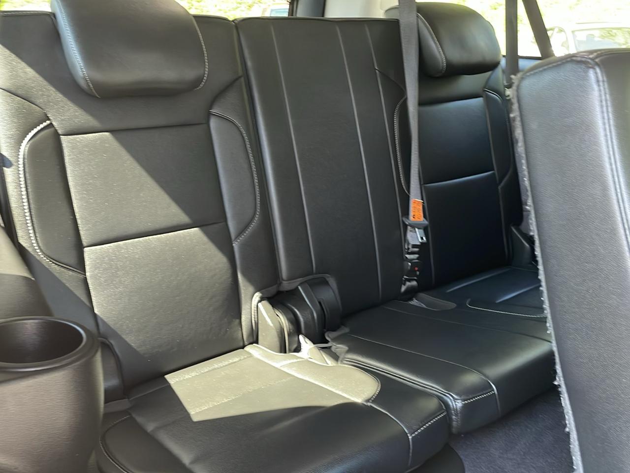 Chevrolet Suburban photo 14