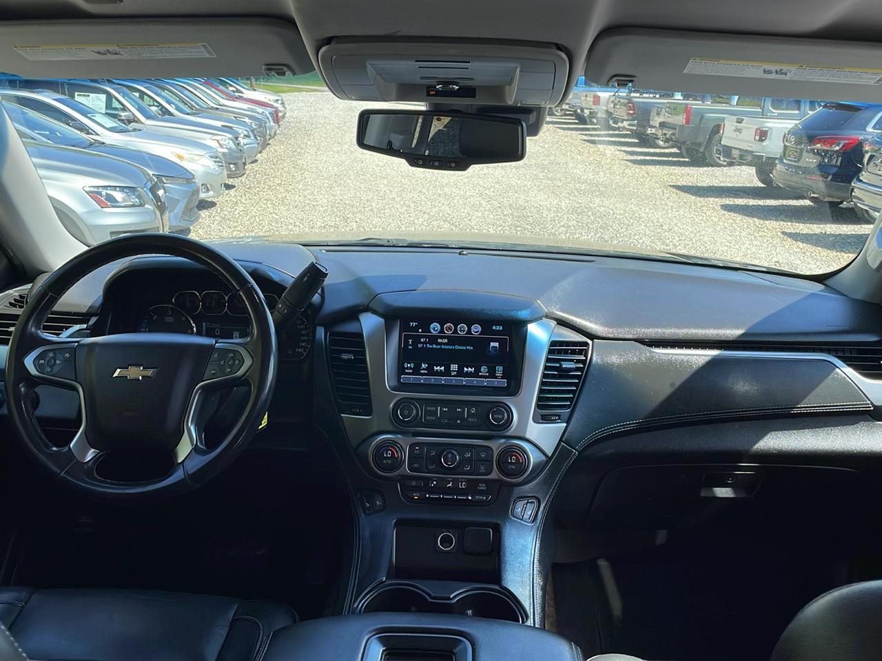 Chevrolet Suburban photo 16