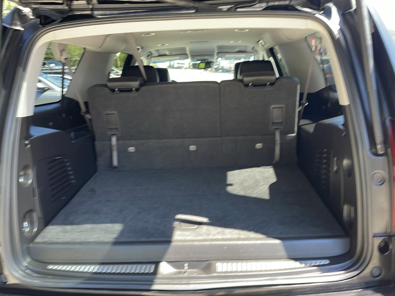 Chevrolet Suburban photo 17
