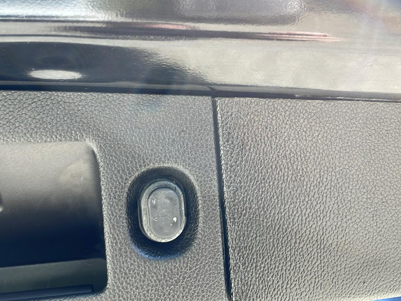 Chevrolet Suburban photo 18