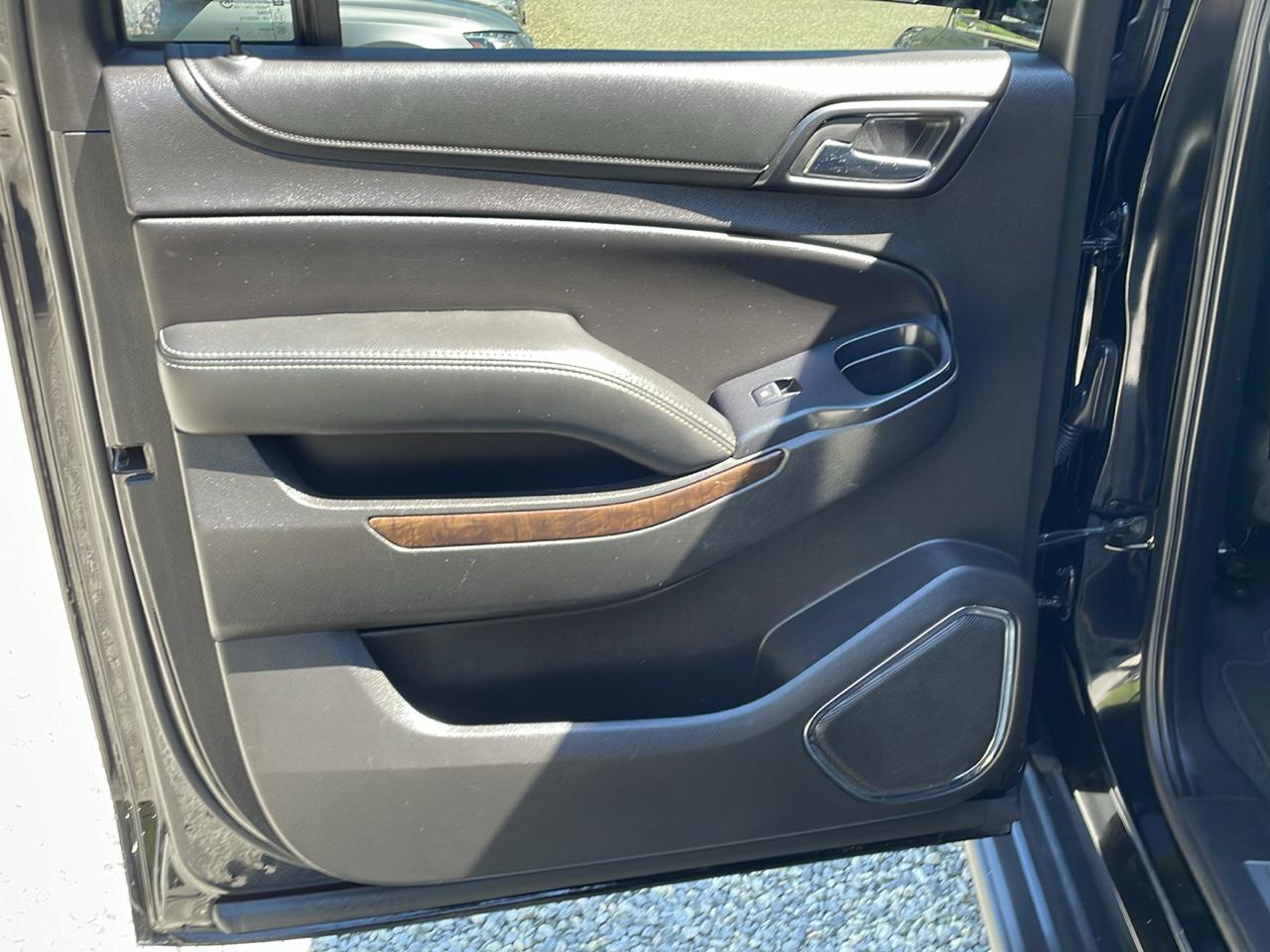 Chevrolet Suburban photo 19