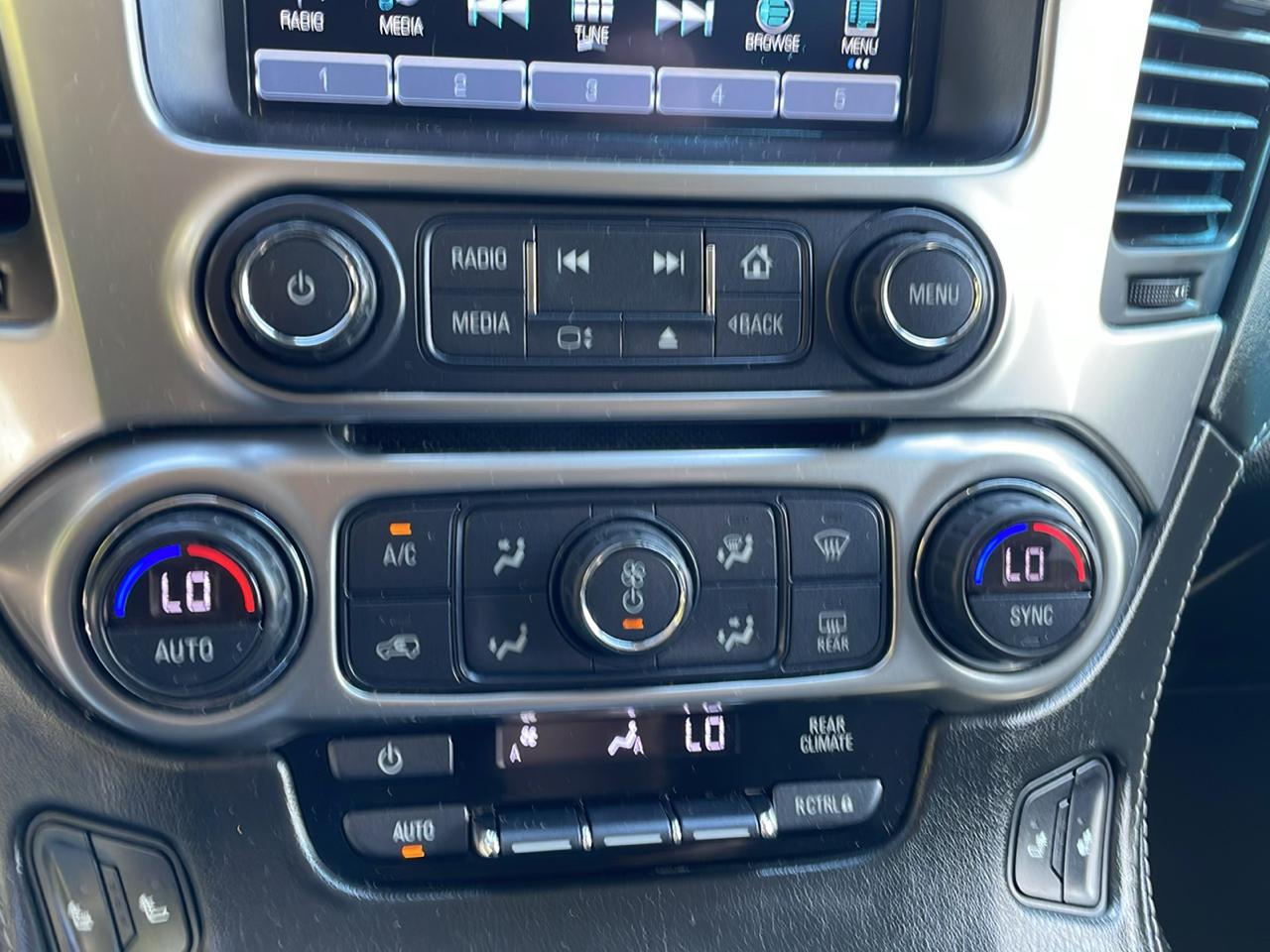 Chevrolet Suburban photo 25