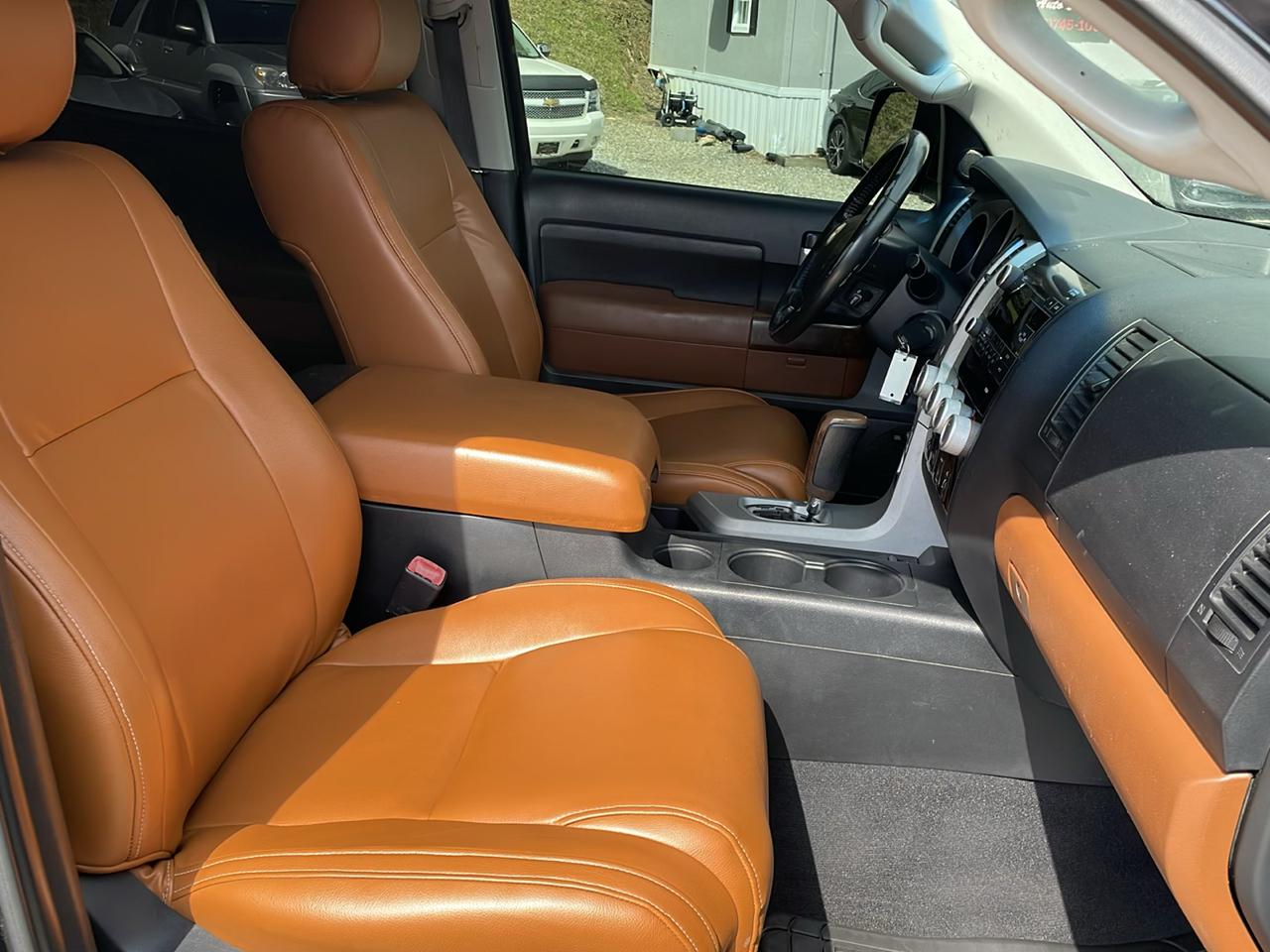 Toyota Tundra 4WD Truck CrewMax 5.7L V8 6-Spd AT LTD (Natl) 2008