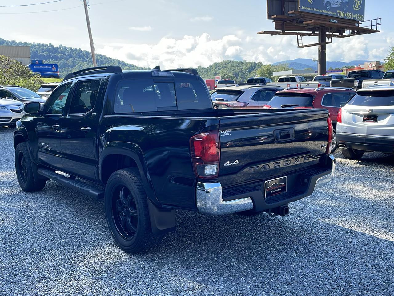 Toyota Tacoma 4WD Double Cab V6 AT SR5 (Natl) 2018