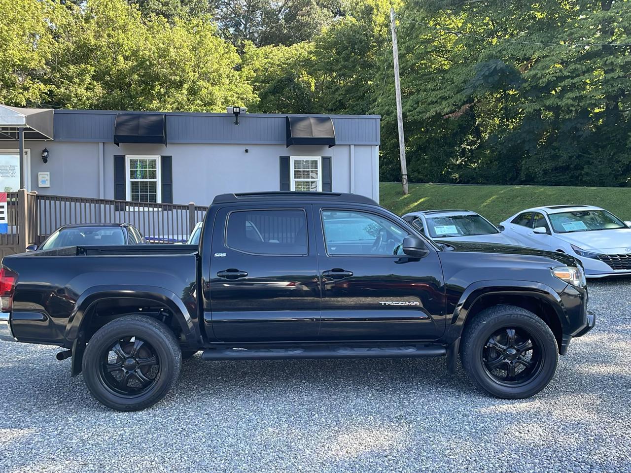 Toyota Tacoma 4WD Double Cab V6 AT SR5 (Natl) 2018