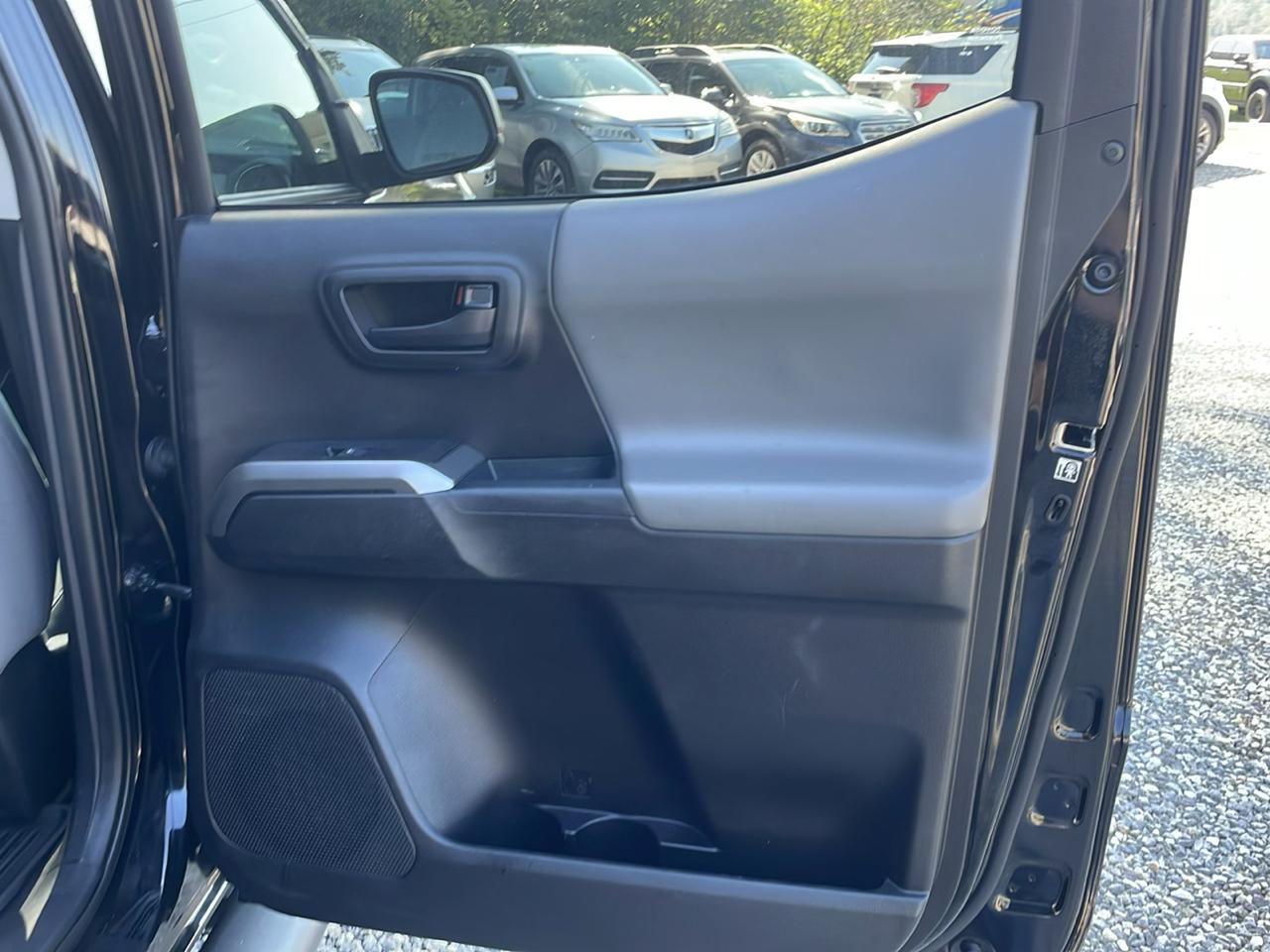 Toyota Tacoma 4WD Double Cab V6 AT SR5 (Natl) 2018