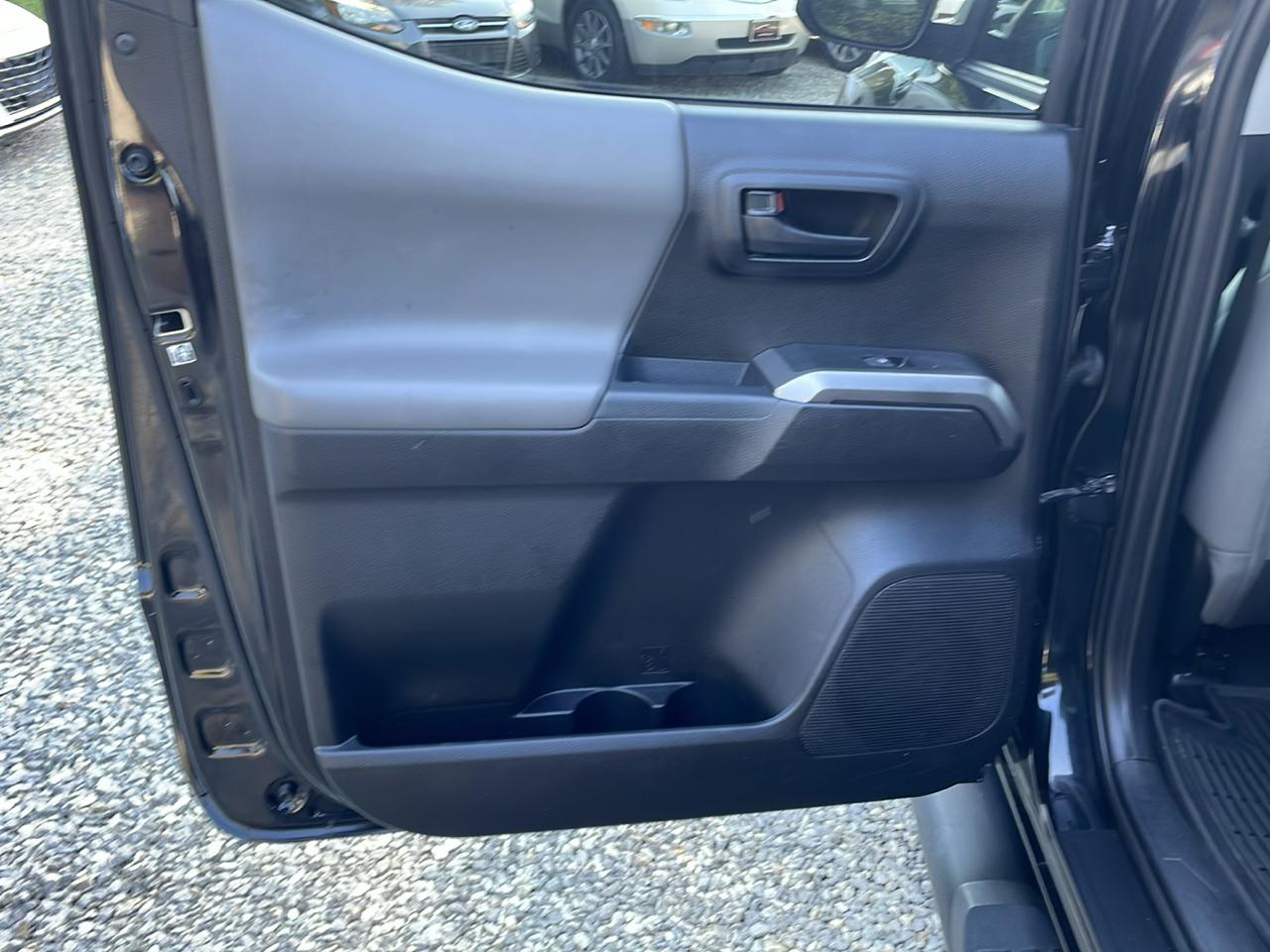 Toyota Tacoma 4WD Double Cab V6 AT SR5 (Natl) 2018