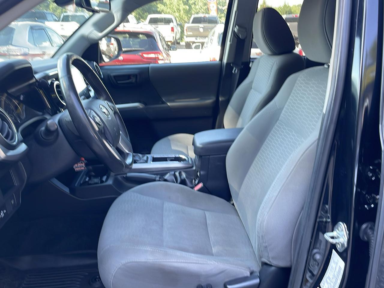 Toyota Tacoma 4WD Double Cab V6 AT SR5 (Natl) 2018