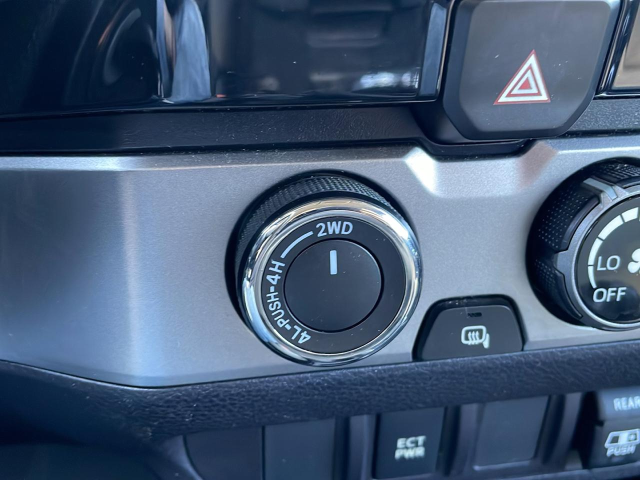 Toyota Tacoma 4WD Double Cab V6 AT SR5 (Natl) 2018