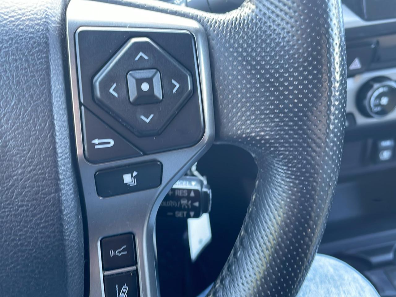 Toyota Tacoma 4WD Double Cab V6 AT SR5 (Natl) 2018