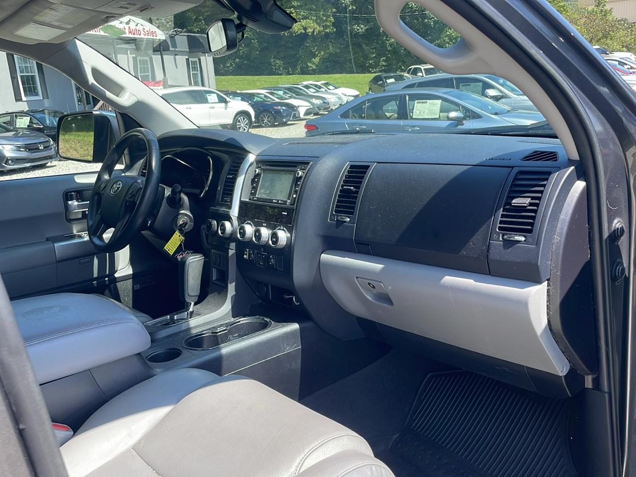 Toyota Sequoia Limited 4WD (Natl) 2019