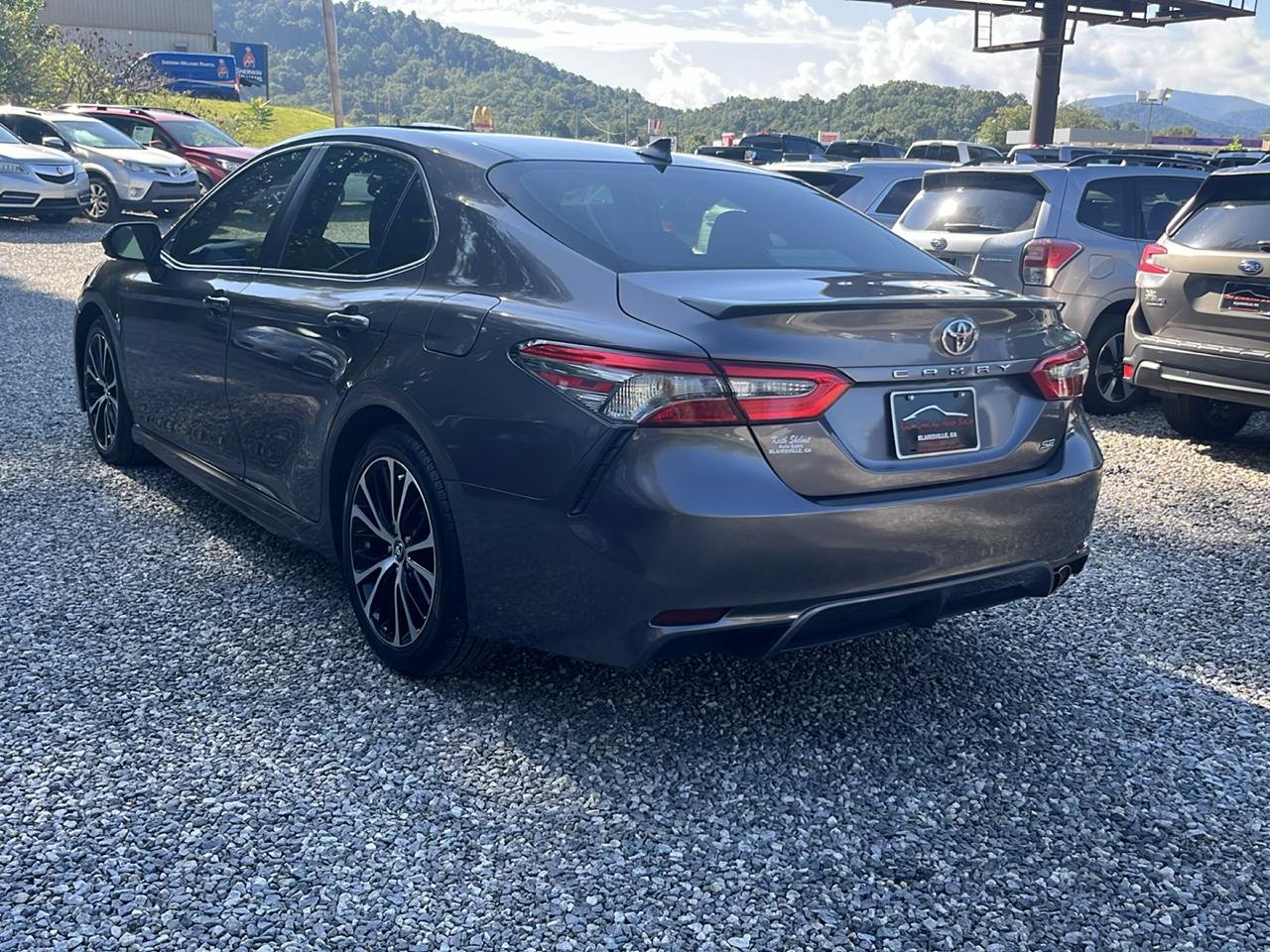 Toyota Camry photo 6