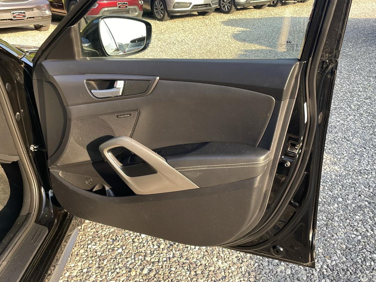 Hyundai Veloster photo 9