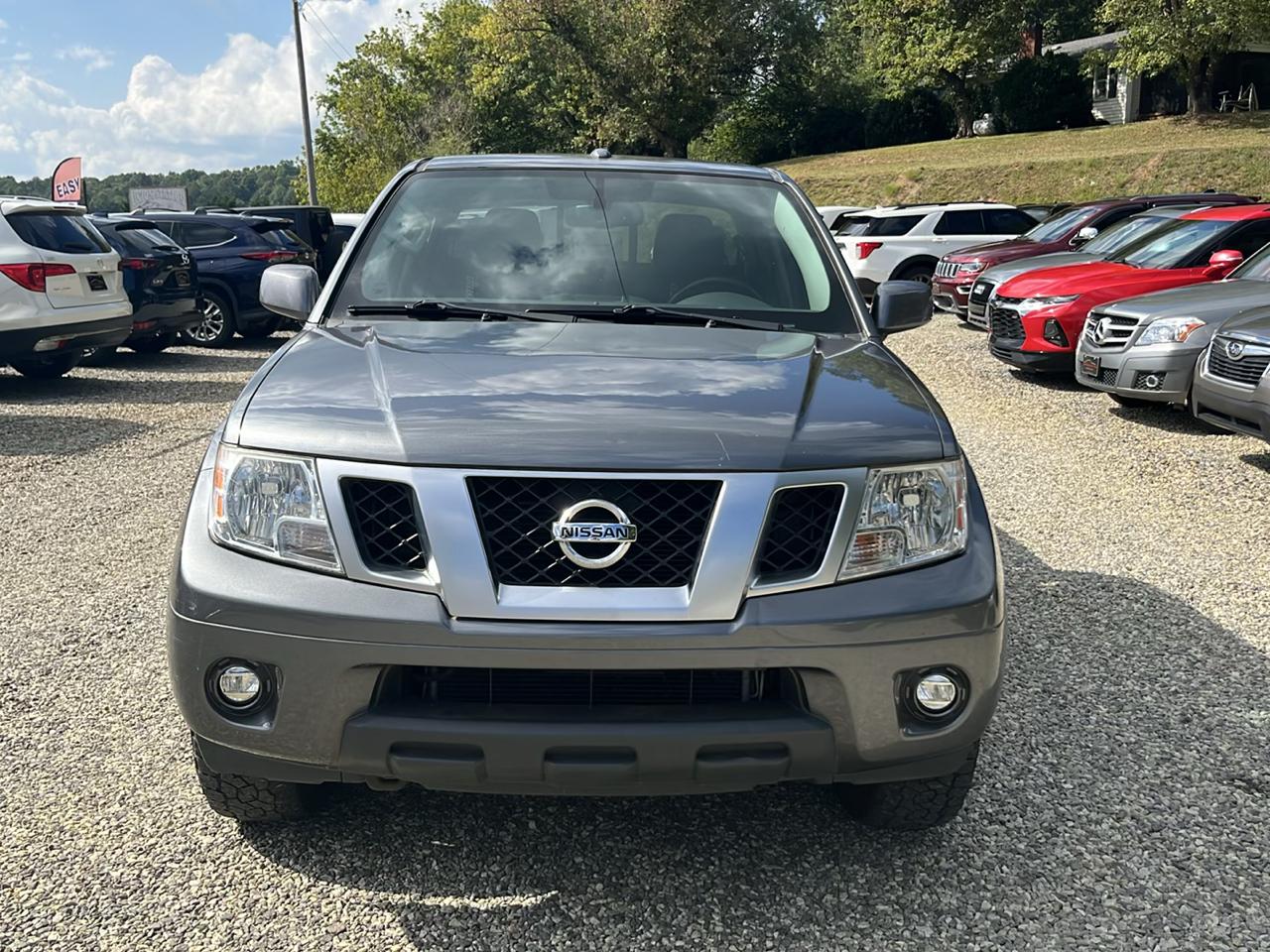 Nissan Frontier photo 2