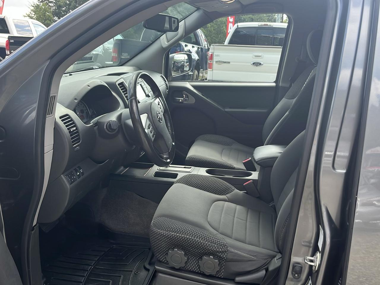 Nissan Frontier photo 8