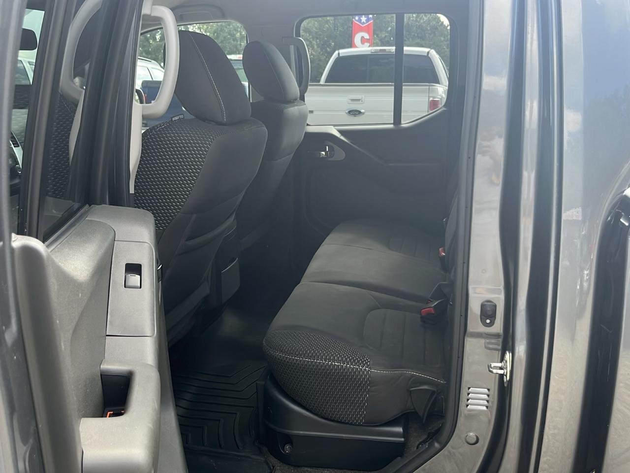 Nissan Frontier photo 9