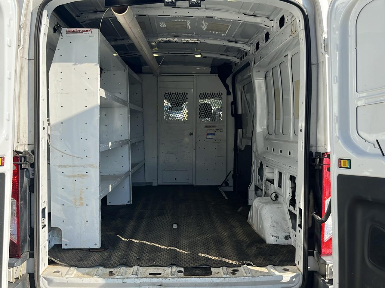 Ford Transit Van T-250 148" Med Rf 9000 GVWR Sliding RH Dr 2017