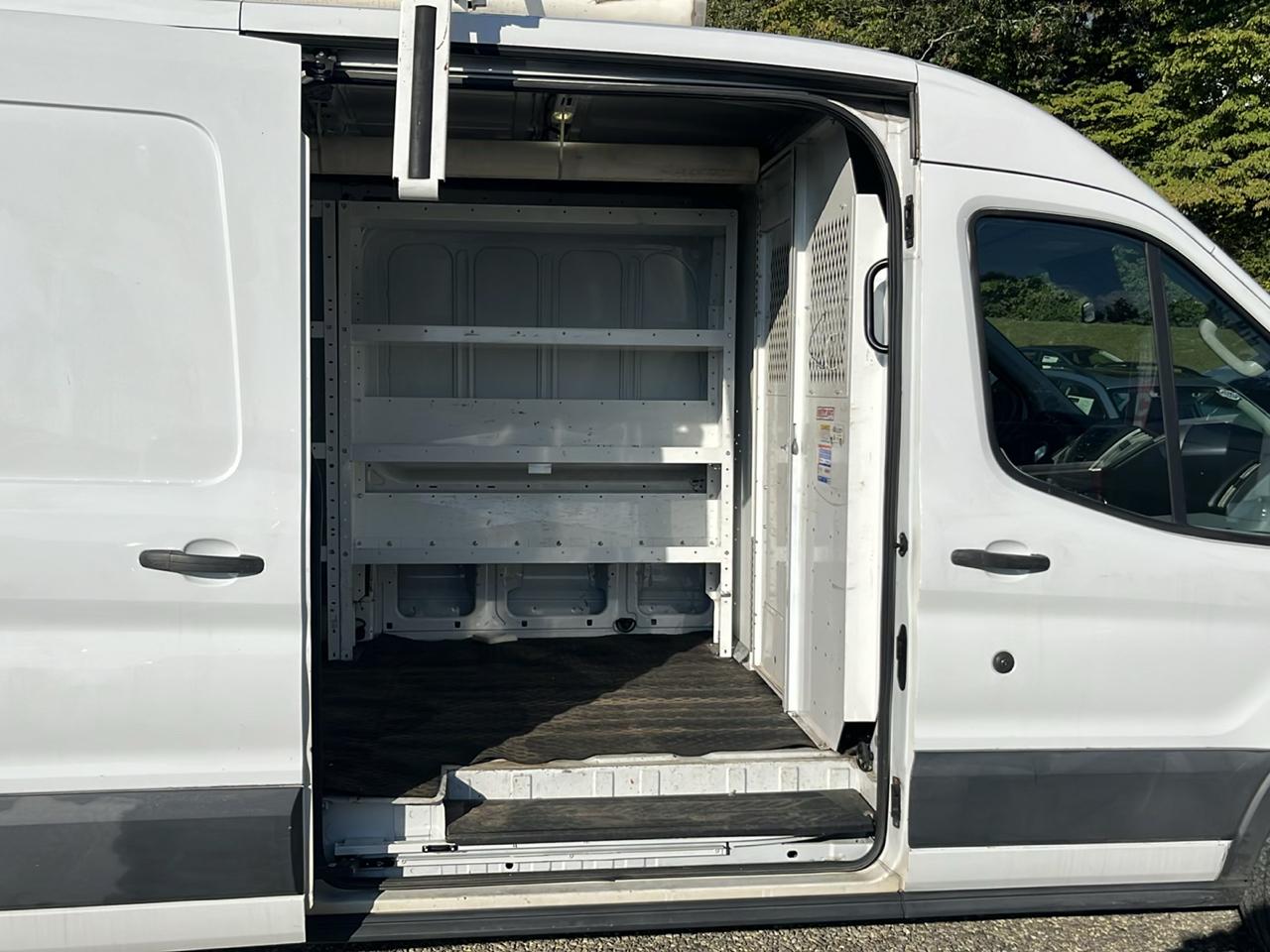 Ford Transit Van T-250 148" Med Rf 9000 GVWR Sliding RH Dr 2017