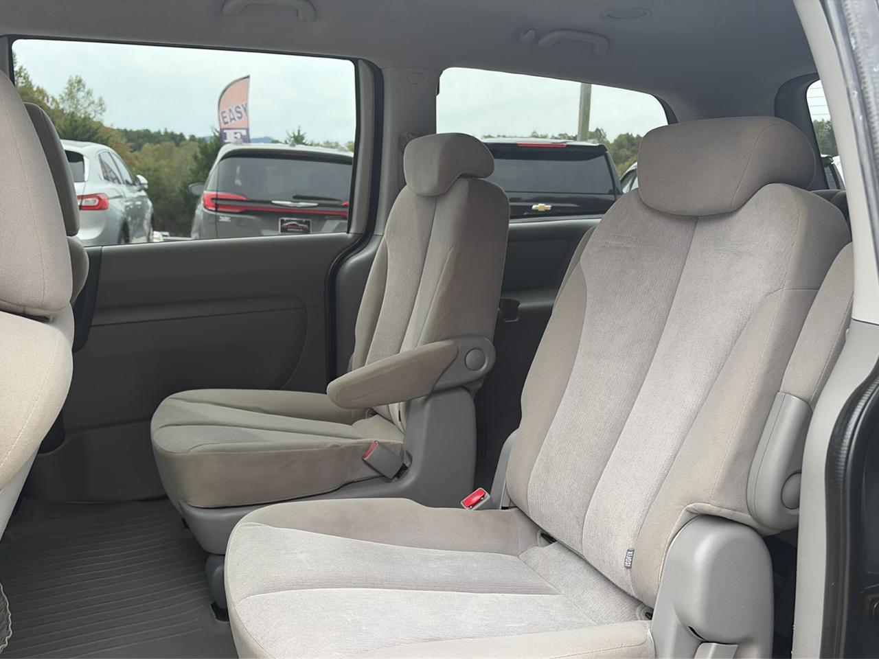 Kia Sedona 4dr LWB LX 2010
