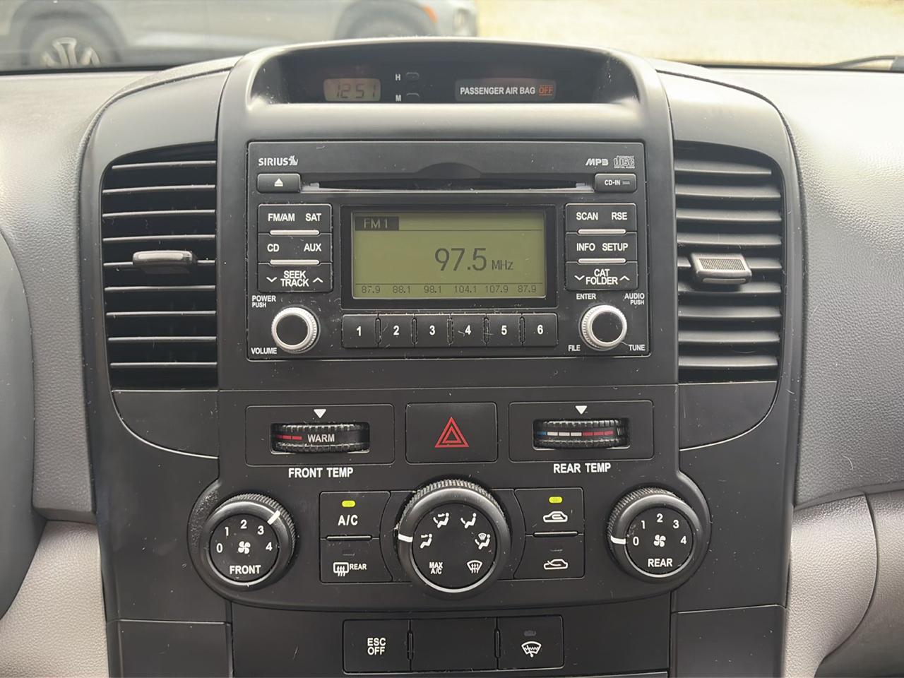 Kia Sedona 4dr LWB LX 2010