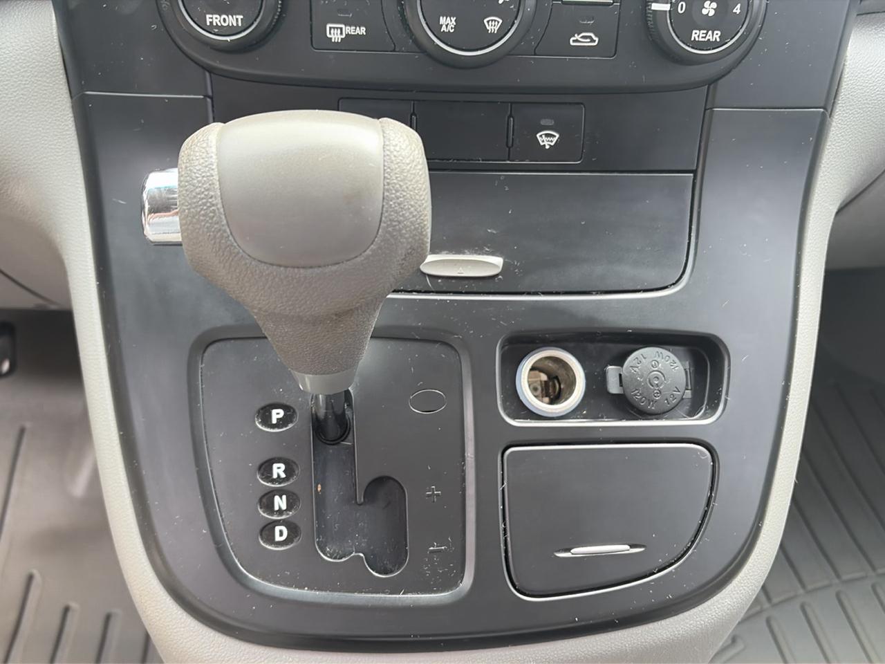 Kia Sedona 4dr LWB LX 2010