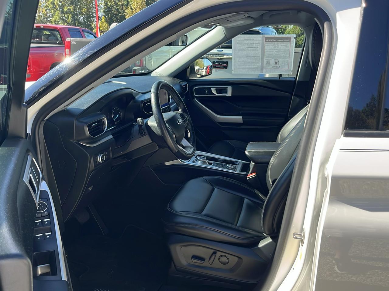 Ford Explorer photo 9