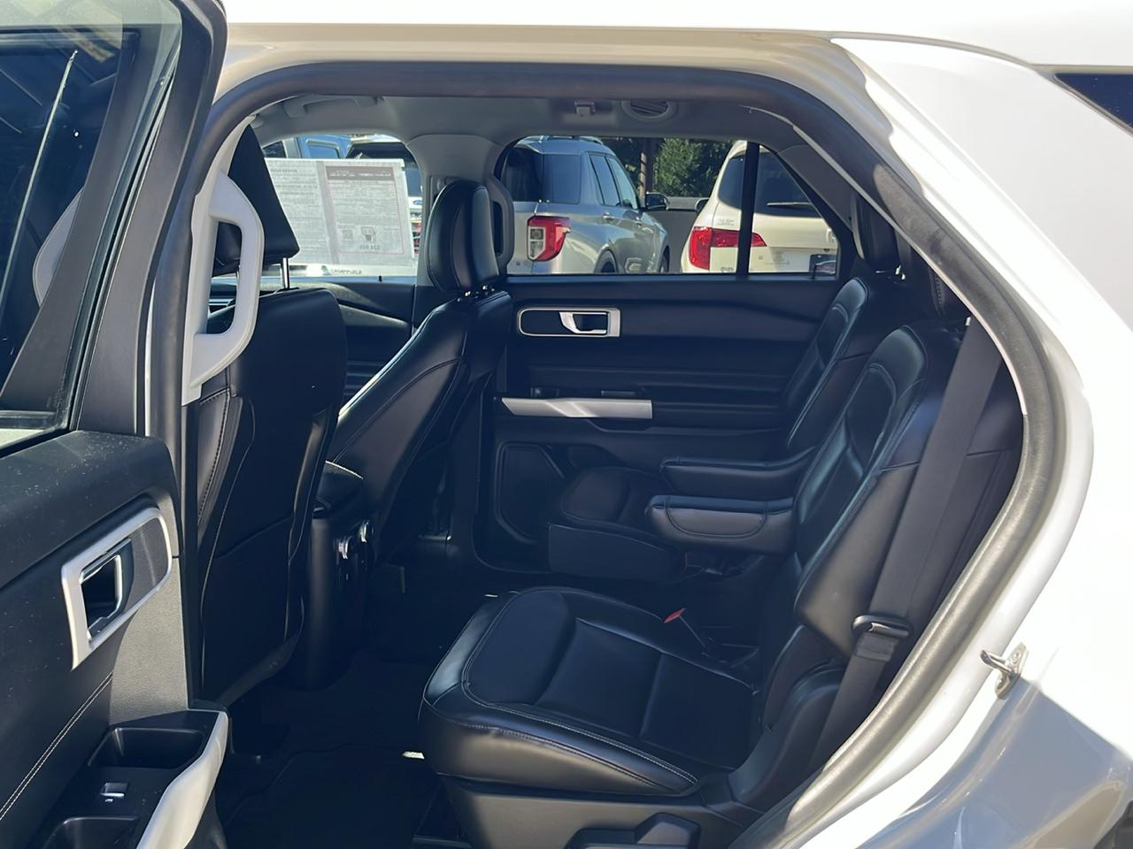 Ford Explorer photo 10