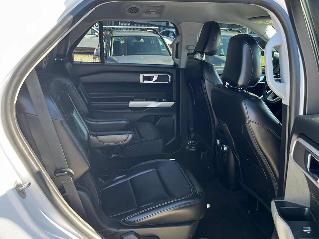 Ford Explorer photo 11