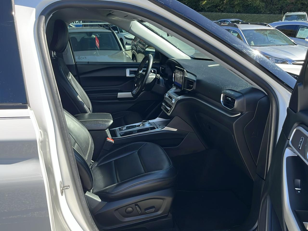 Ford Explorer photo 12