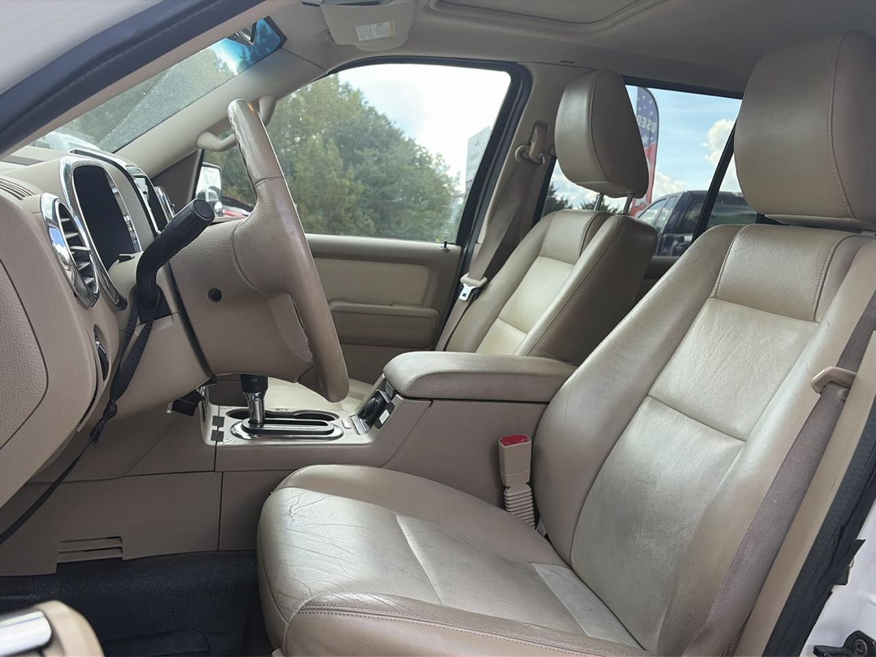 Ford Explorer Sport Trac photo 12